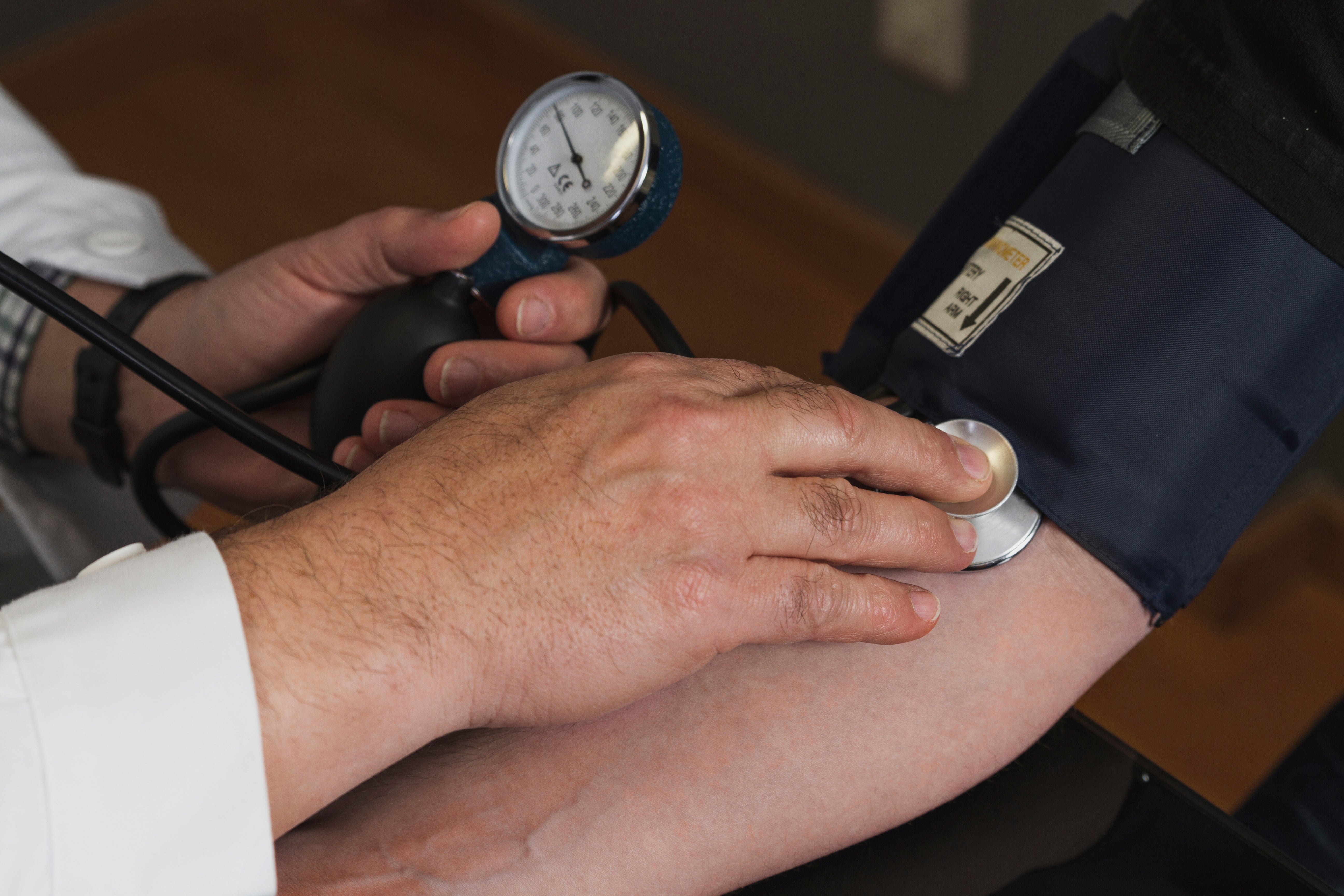 symptoms of high and low blood pressure